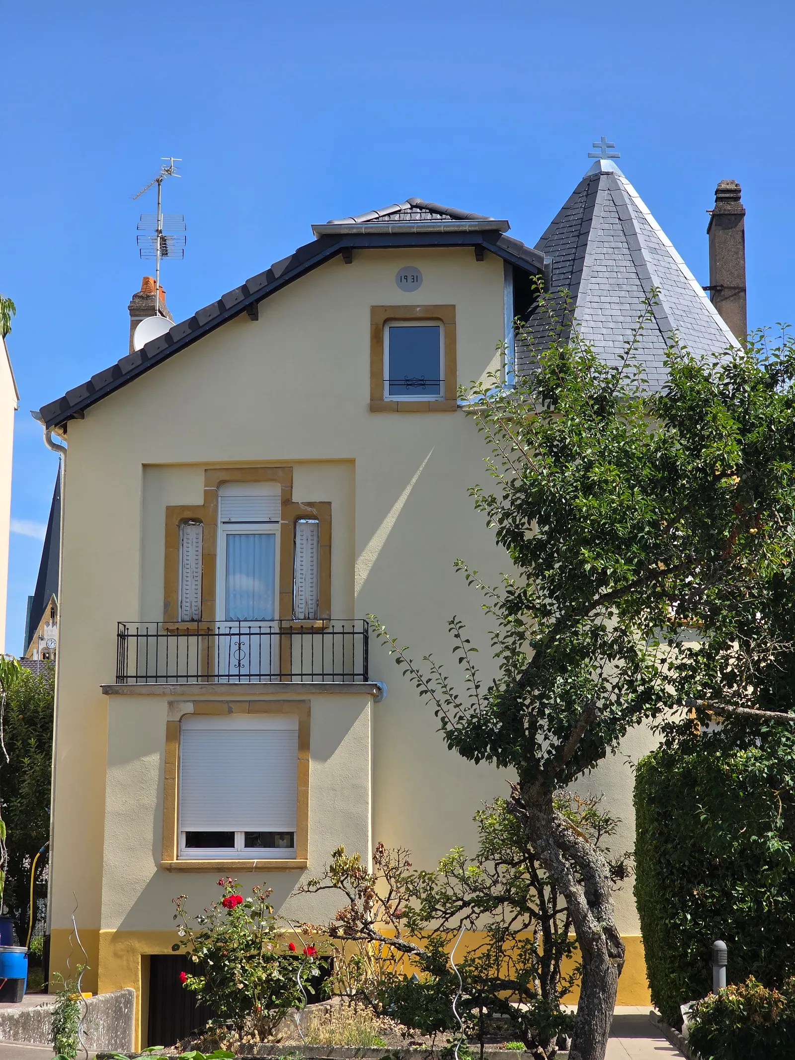 Réalisation Spataro Déco - Ravalement Crépi Maison 1931 Face